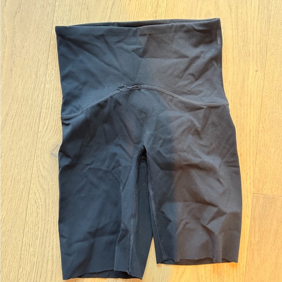 SPANXshape™ Booty Boost® - Picture 3 of 5